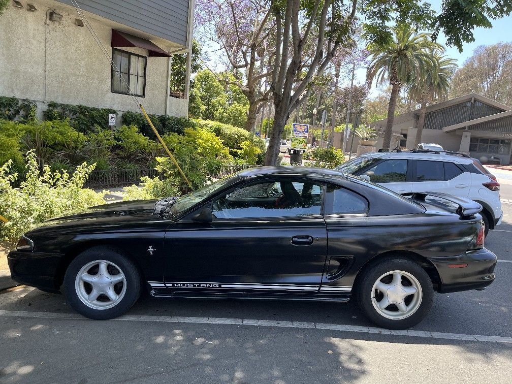 98 Mustang -----V6 