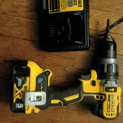 DeWalt 20vlHammer Driver Smart Bluetooth 