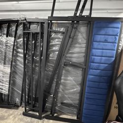 $600 2 Complete Queen Beds 