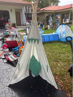 Tiki tent