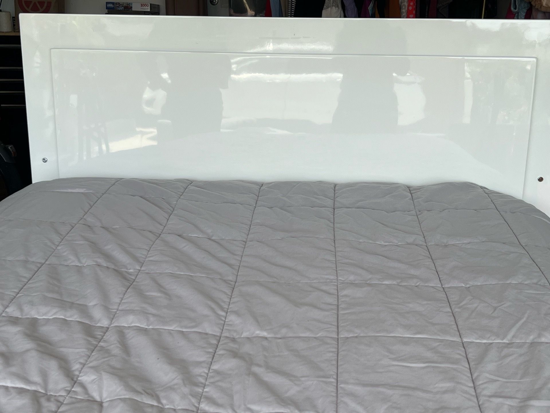 Queer bed