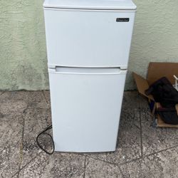 Magic chef small Fridge