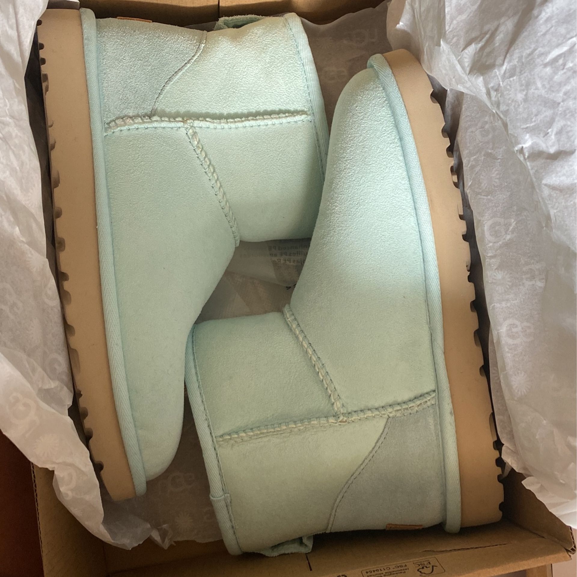 Sz 6 Classic Ugg Mini