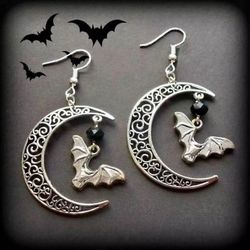 Brand New Flying Bat 🦇 Black Bead Crescent Moon Dangle Earrings   Halloween 🦇