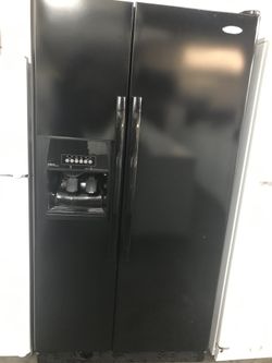 Black refrigerador side by side