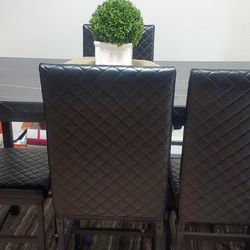4 Seater Dinning Table With Wooden Wall Clock.