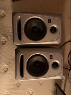 KRK Classic 5 Powered Studio Monitors (Pair) – Good Condition
