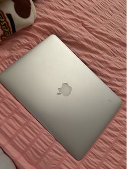2015 Apple MacBook Air 13” for $300 or trade for iPad Pro asap for school