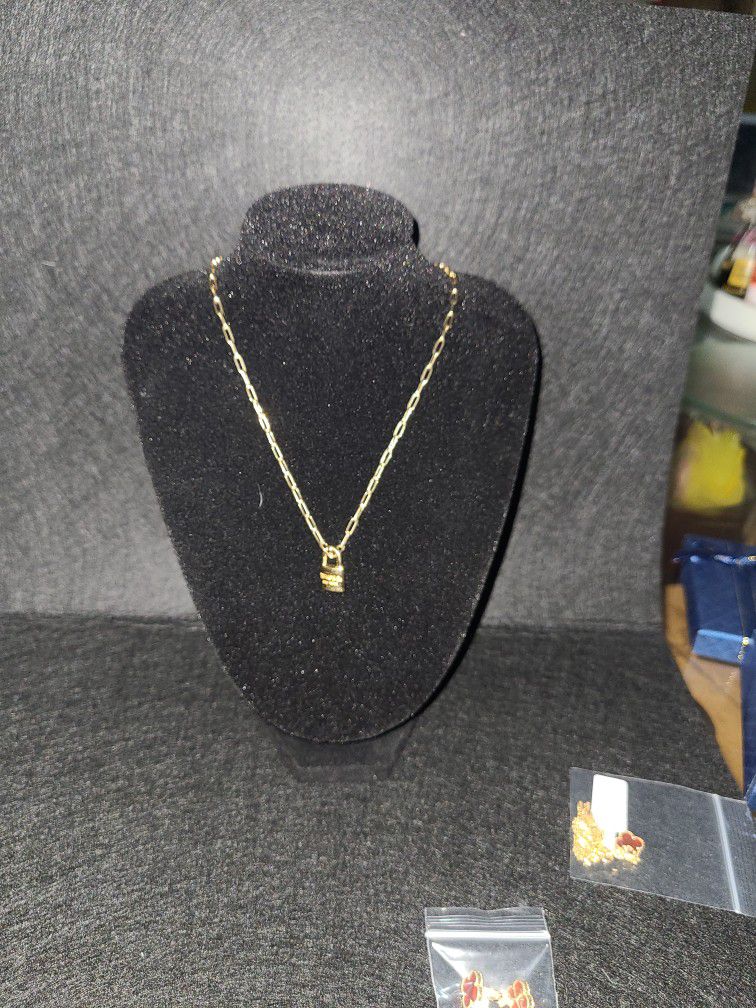 18k Paper Clip Chain With Padlock Pendant 