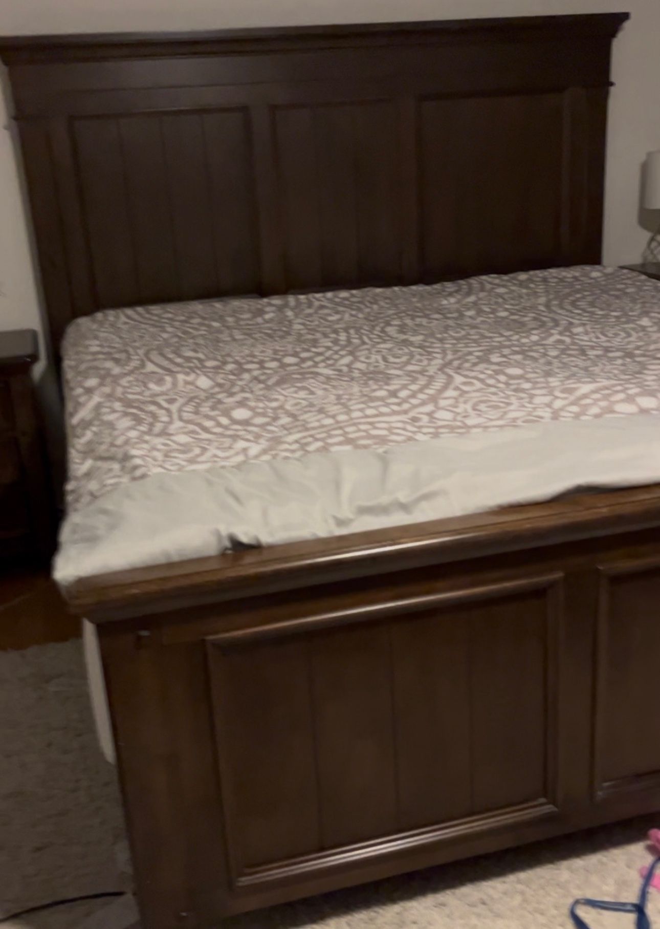 Raymour And Flanigan King Size Bedroom Set