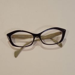 Face a Face Paris Iness 1 Col 501 Eyeglasses Frame Only Plum Sand Cat
Eye Frame only. 55x16x135. Handcrafted in France.
The front of the frame is a d
