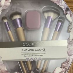 Brand new Makeup Brushes Sets $7 Each Set (Pick Up Only) Montrose and Central 