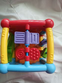 V-TECH Sort and Discovery Activity Cube