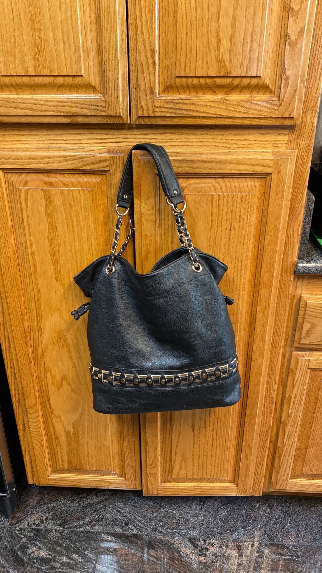 Latique Leather Handbag (Black)