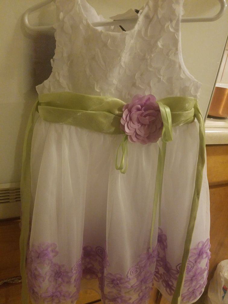 Like new. Rare editions size 3T flower girl dress