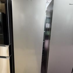 Hisense 10.2 cu. ft. Garage Ready Frost Free Convertible Upright Freezer