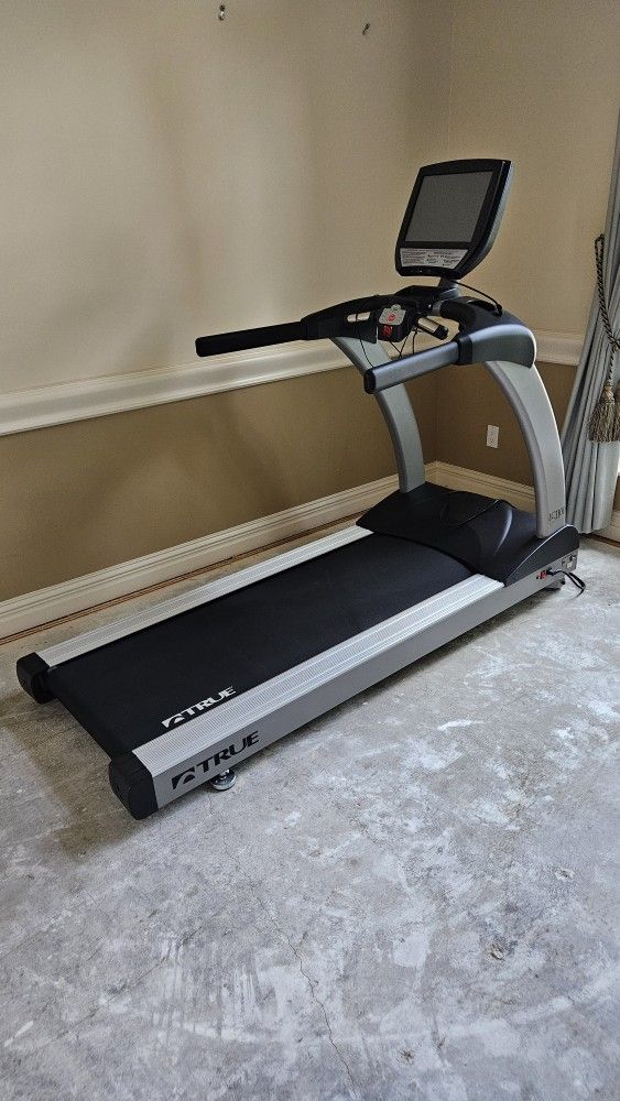 TRUE LC 1100 Treadmill