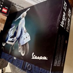 Genuine LEGO Vespa 125. Kendall Area 
