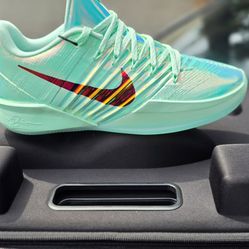 Nike -  Sabrina 3 LX