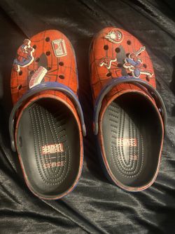 SIZE 6 SPIDER MAN CROCS GOOD CONDITION