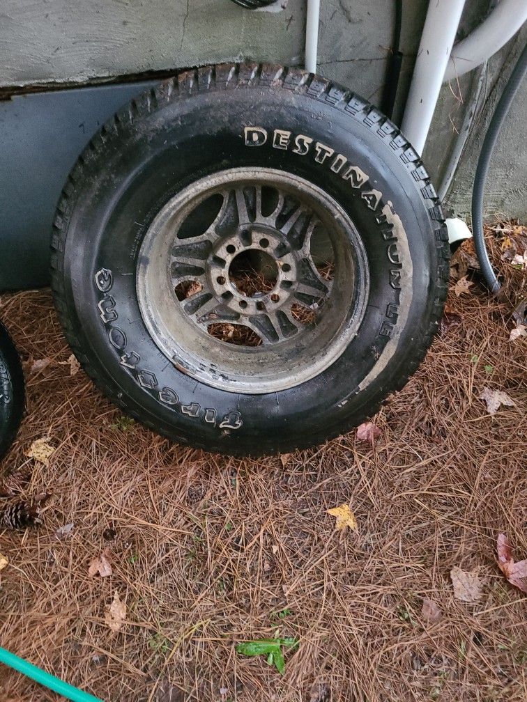 P265/70R16 Firestone Tire With Rim