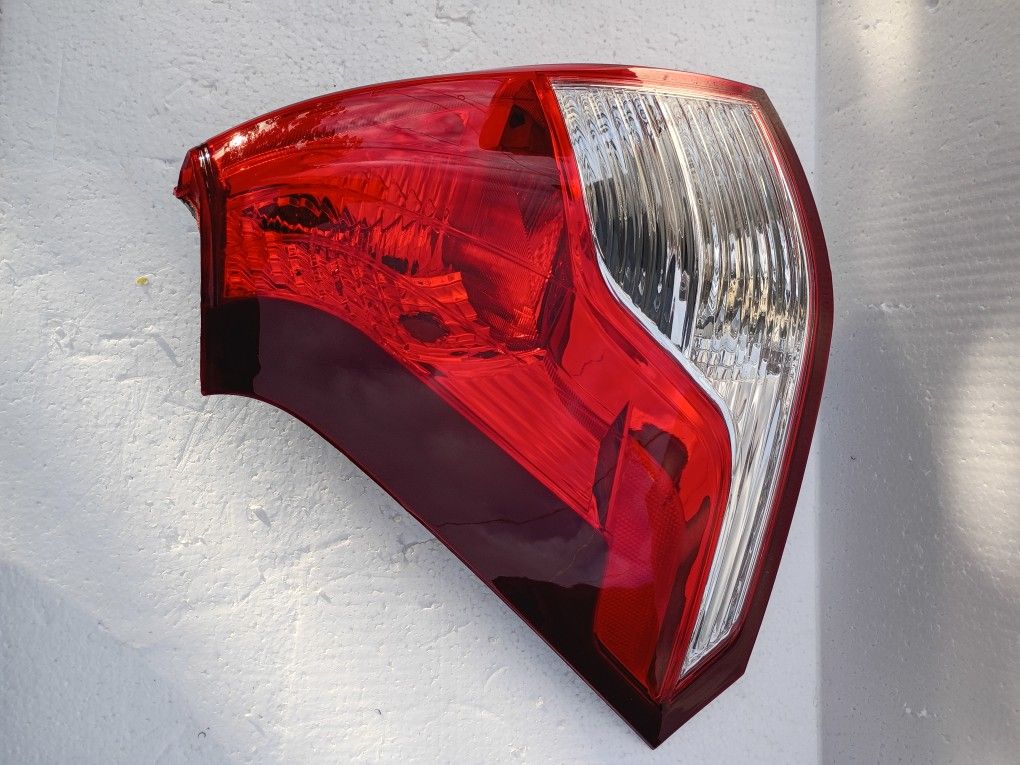 2012---2014 Honda Crv LH Tail Light 