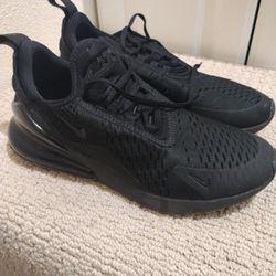 Woman's Nike Air Max 270 Black Size 9