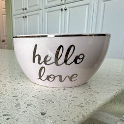 💗 Darling small pink bowl with gold writing “Hello Love” for Valentine’s Day