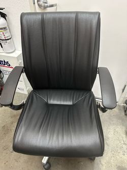 Executive Office Chair – Black Leather – Excellent Condition