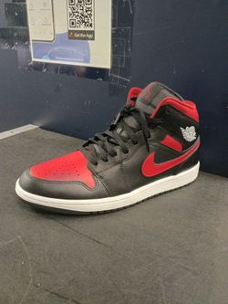 Air Jordan 1 Mid Bred Sneaker