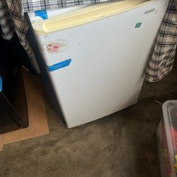 Mini Fridge 
