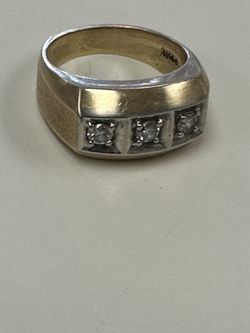 14k Man’s Ring With 3 Diamonds Size 9