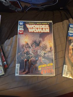 Woner woman #52 DC Universe bagged and boarded mint or nm