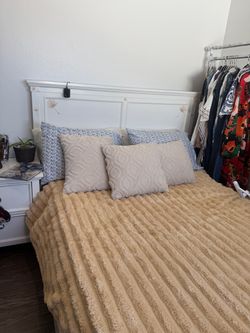 New Classic White Wood Bed Headboard Queen size with matching nightstand