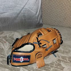 T-Ball USA 9.5 Inch Hand Crafted Baseball Glove T100