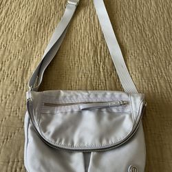 Lululemon Cross Body Bag (medium)