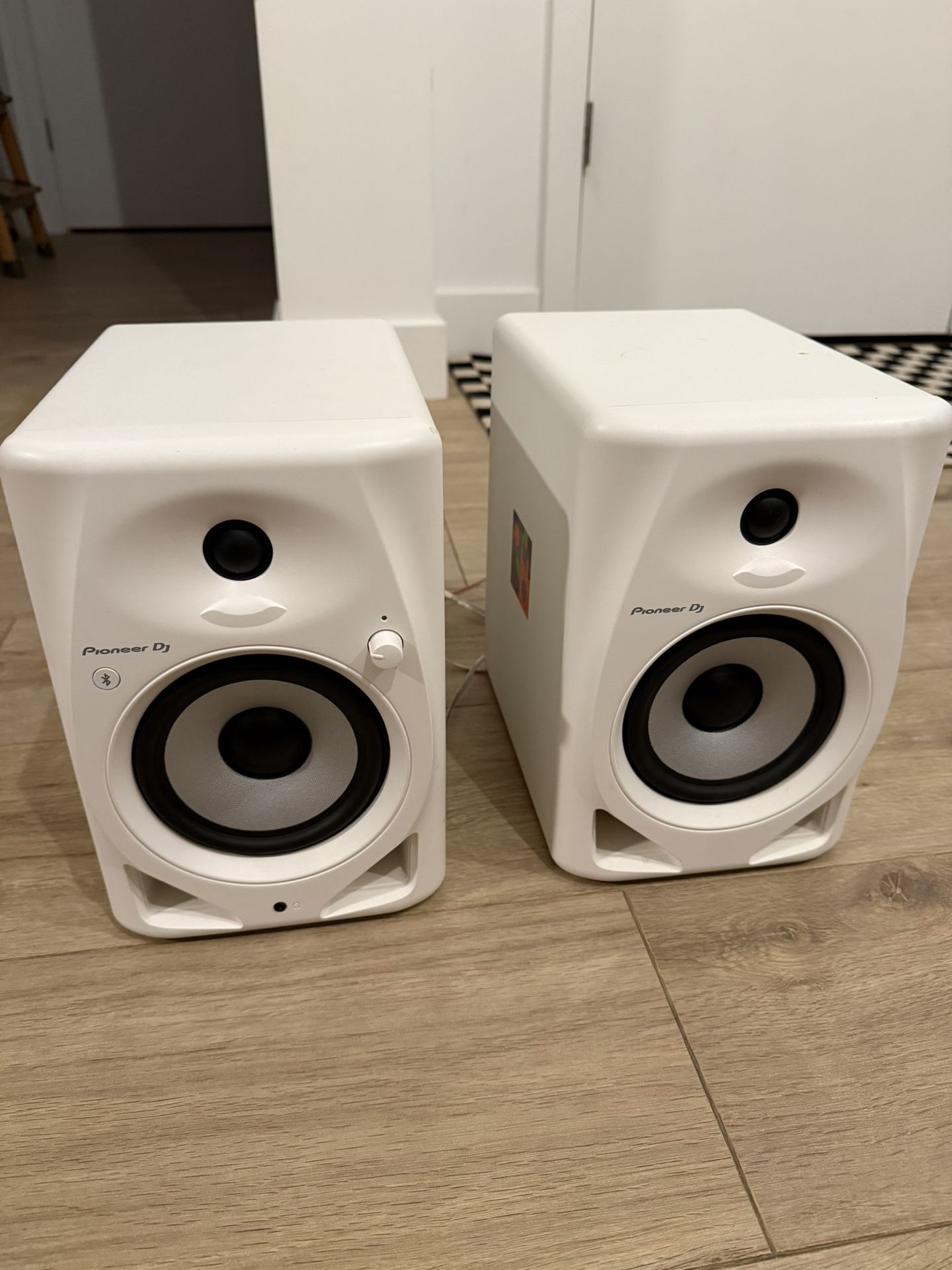 Pioneer DM-50D-BT Monitor Speakers NOT WORKING