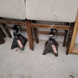 2 car Jack stands 