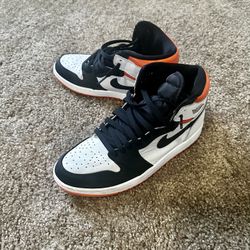 Men’s Jordan Retro 1 Size 9 1/2 ($110)