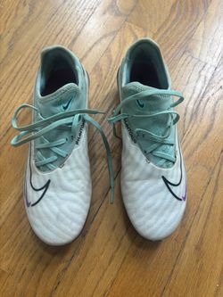 NikeSkim Phantom Soccer Cleats Size 5