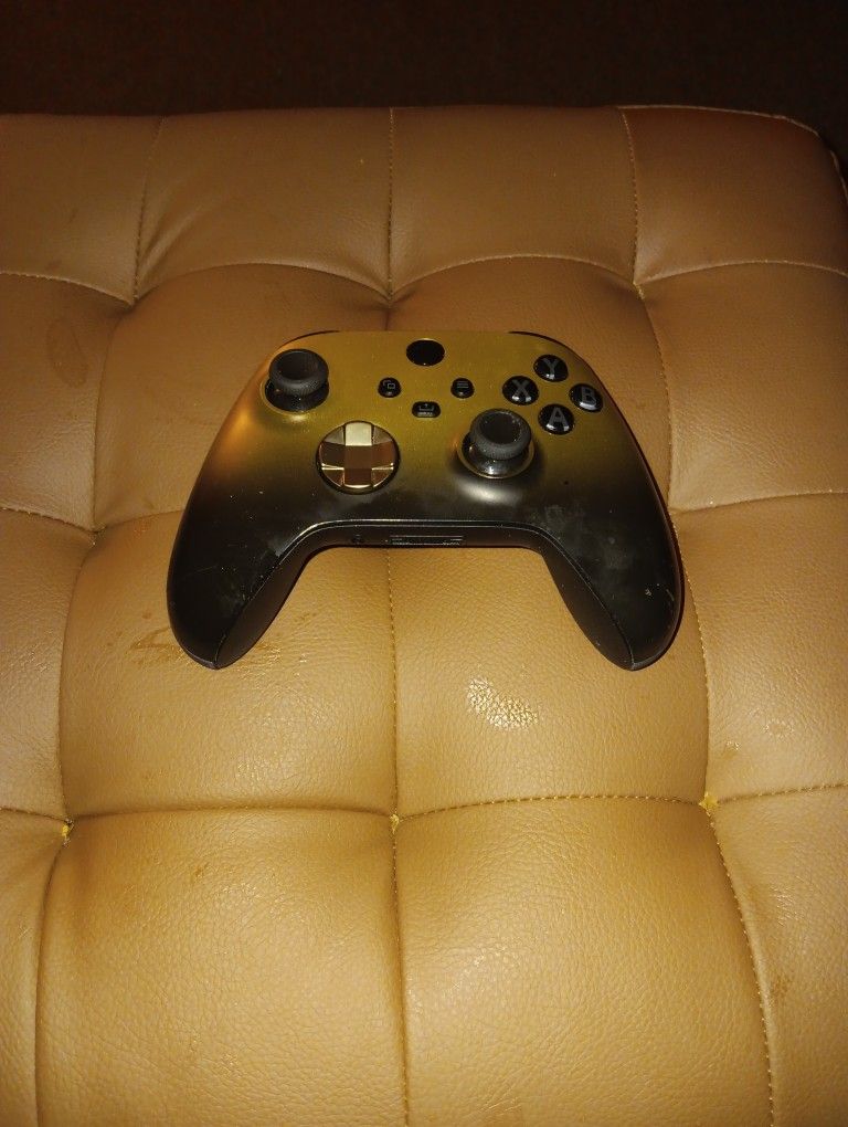 XBOX WIRELESS CONTROLLER