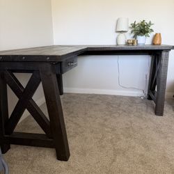Corner desk