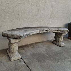 beautiful solid concrete Tuscany design curved bench 5'ft wide 17"inch depth 17"inch height excellent condition must see!