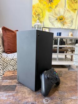 XBOX Series X - Almost NEW