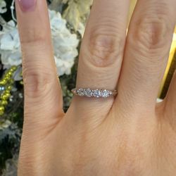 Platinum Ring Band With Natural Diamonds