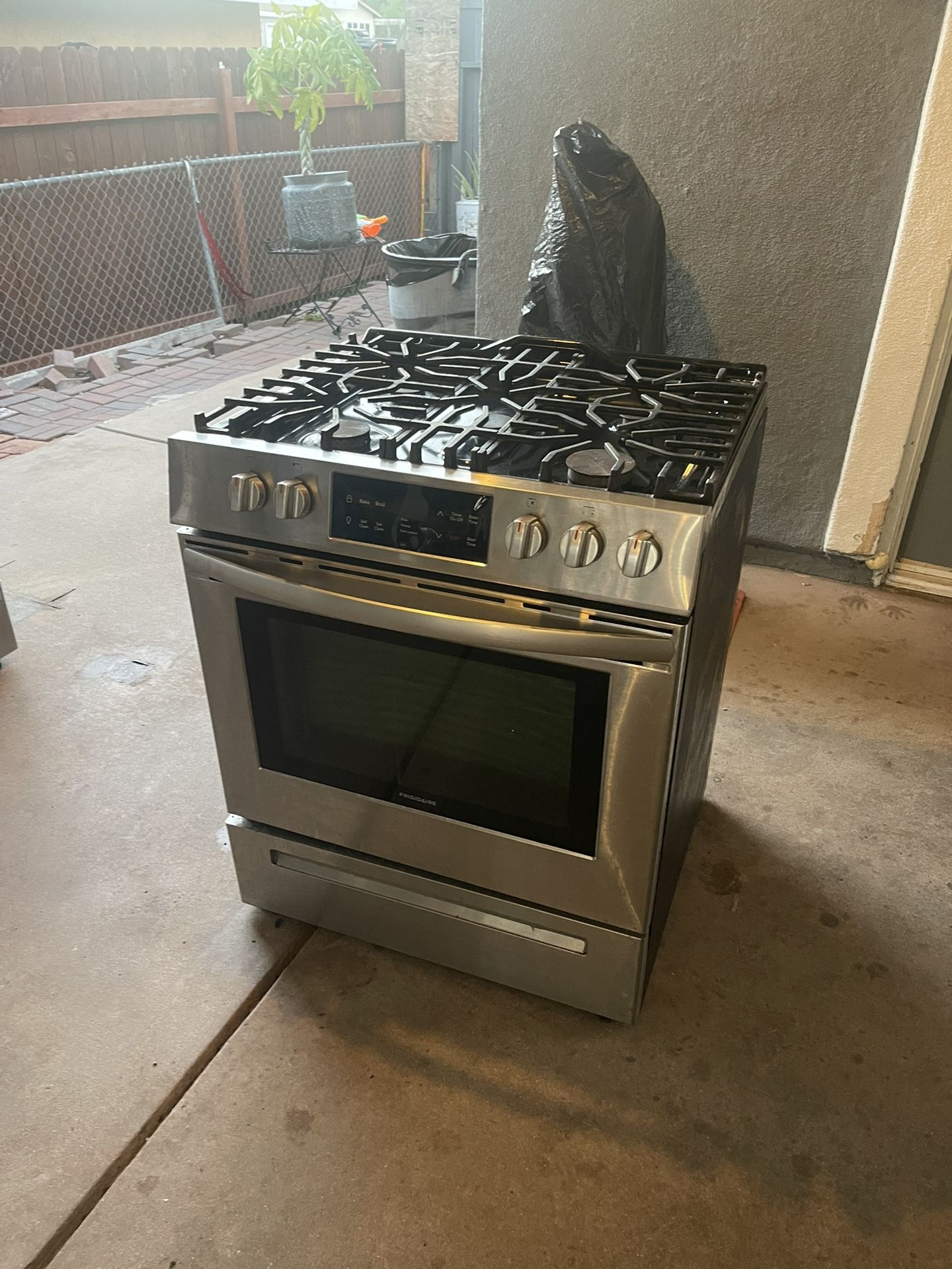 Frigideire Gas Stove 30 Inch
