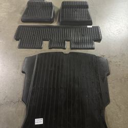 2022 TESLA Model 3 LOT , All Weather Floor Mats , Mud Flaps , And More