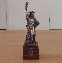Vintage Statue of Liberty Radio