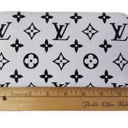 Beautiful zip closure wallet.