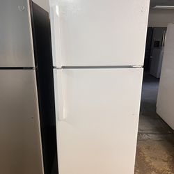 Top Freezer  White. Open Box   28 Wide 